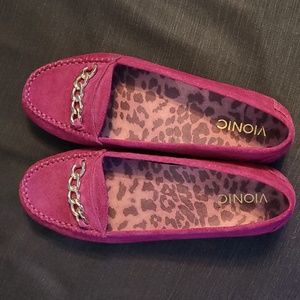 Like-new Vionic Mesa fuchsia suede loafers, 8W